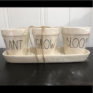 Rae Dunn Planter Set